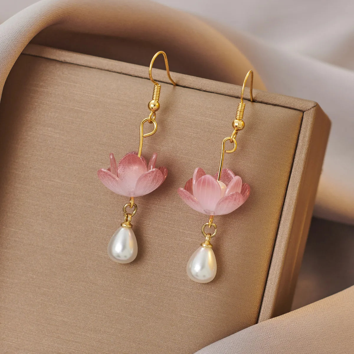 Pendientes Nenúfar - Acrílico, Nácar y Oro 18k
