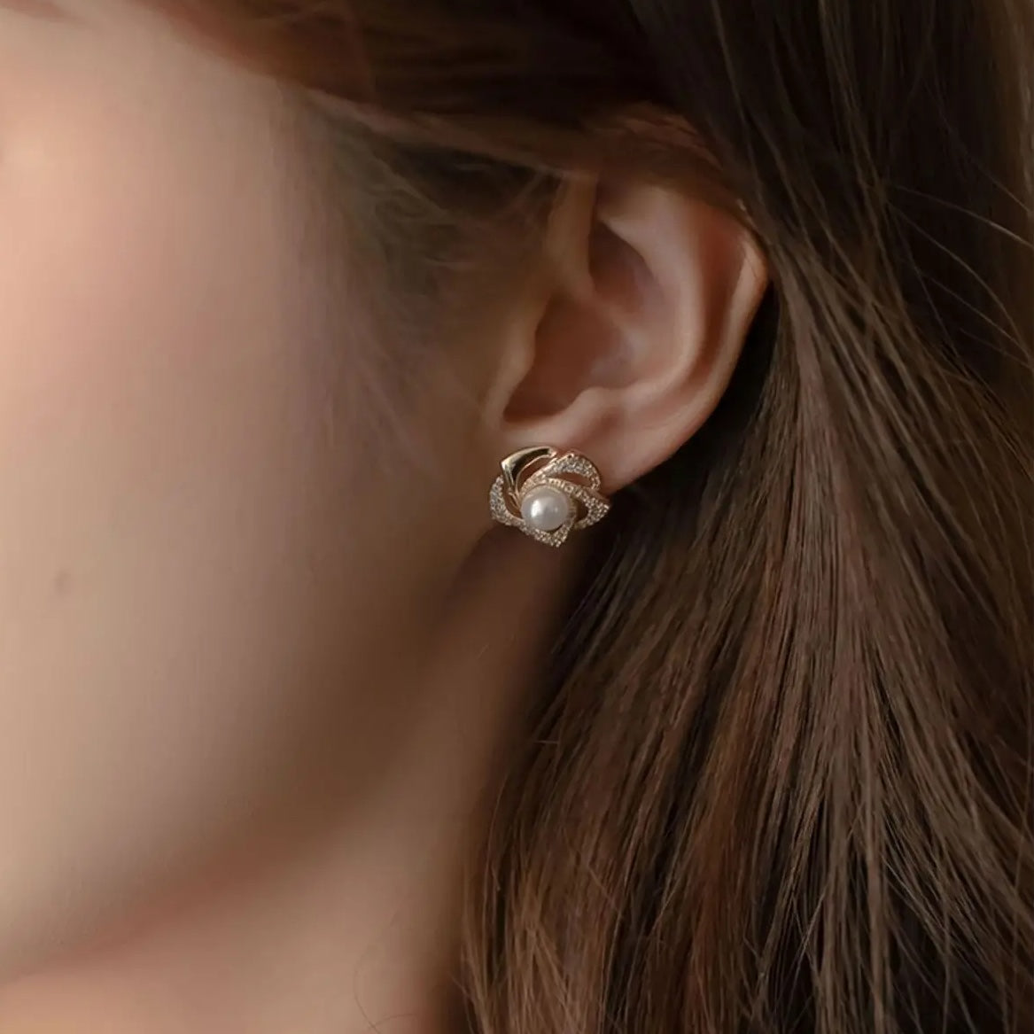 Petalos de Luna  - Moissanita, Nácar y Oro 18k
