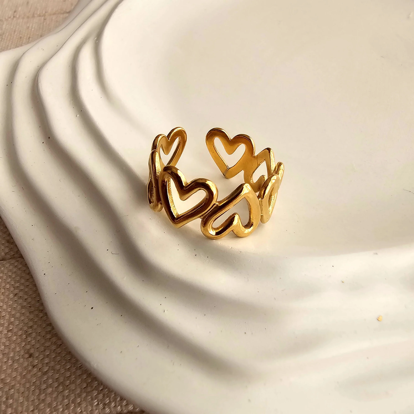 Anillo Cadena de Corazones - Baño en Oro