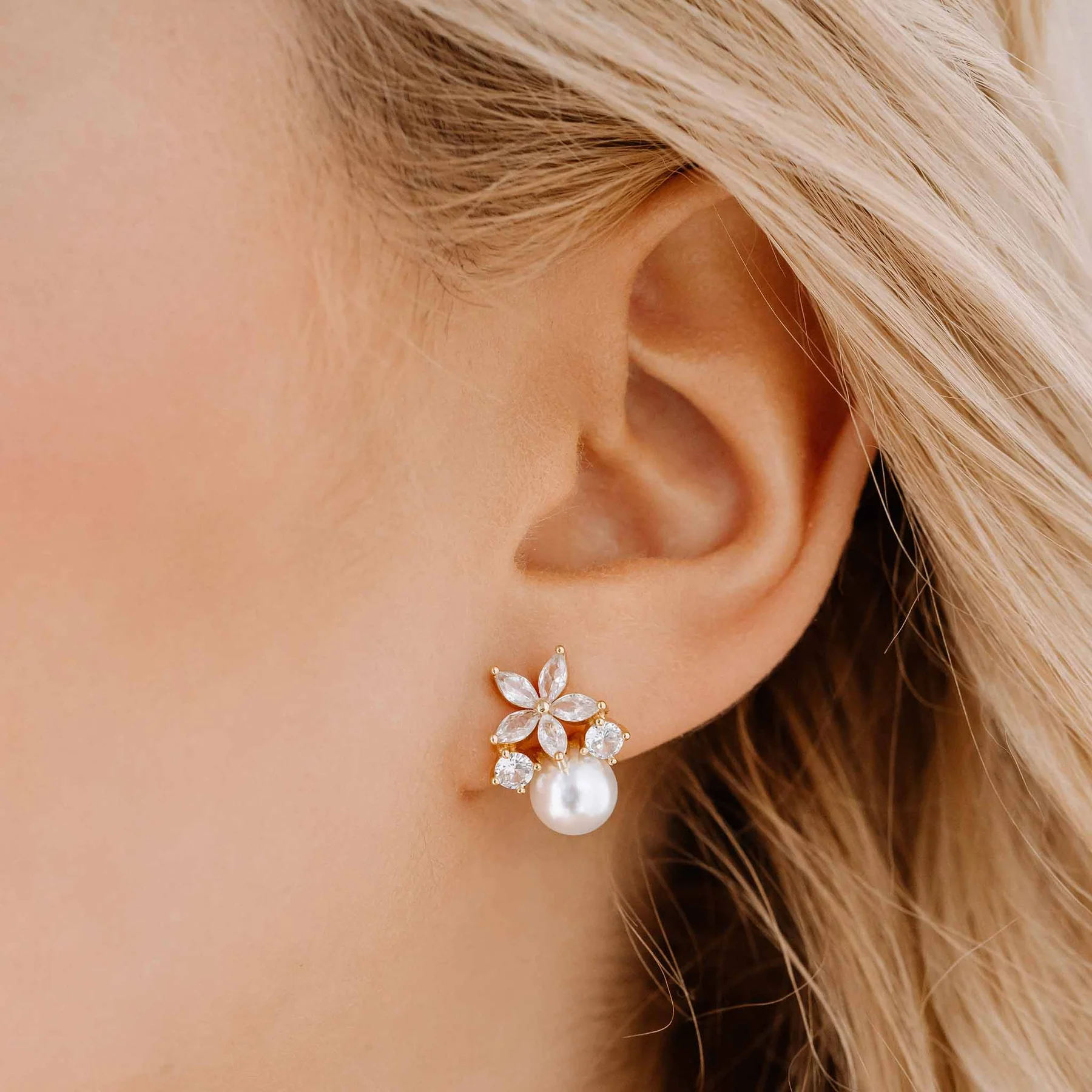Pendientes Flor de Luz Moissanita y Baño Oro