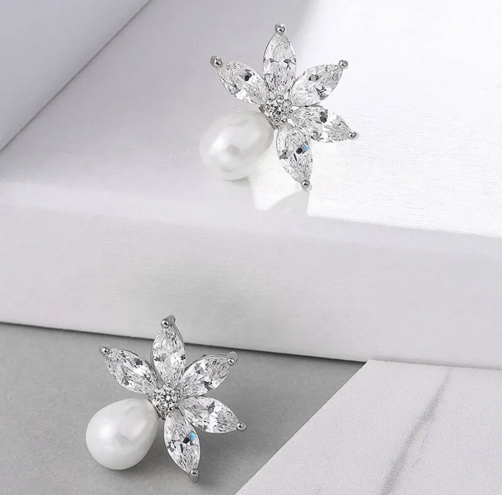 Pendientes Flor de Hielo - Moissanita y Nácar