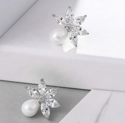 Pendientes Flor de Hielo - Moissanita y Nácar